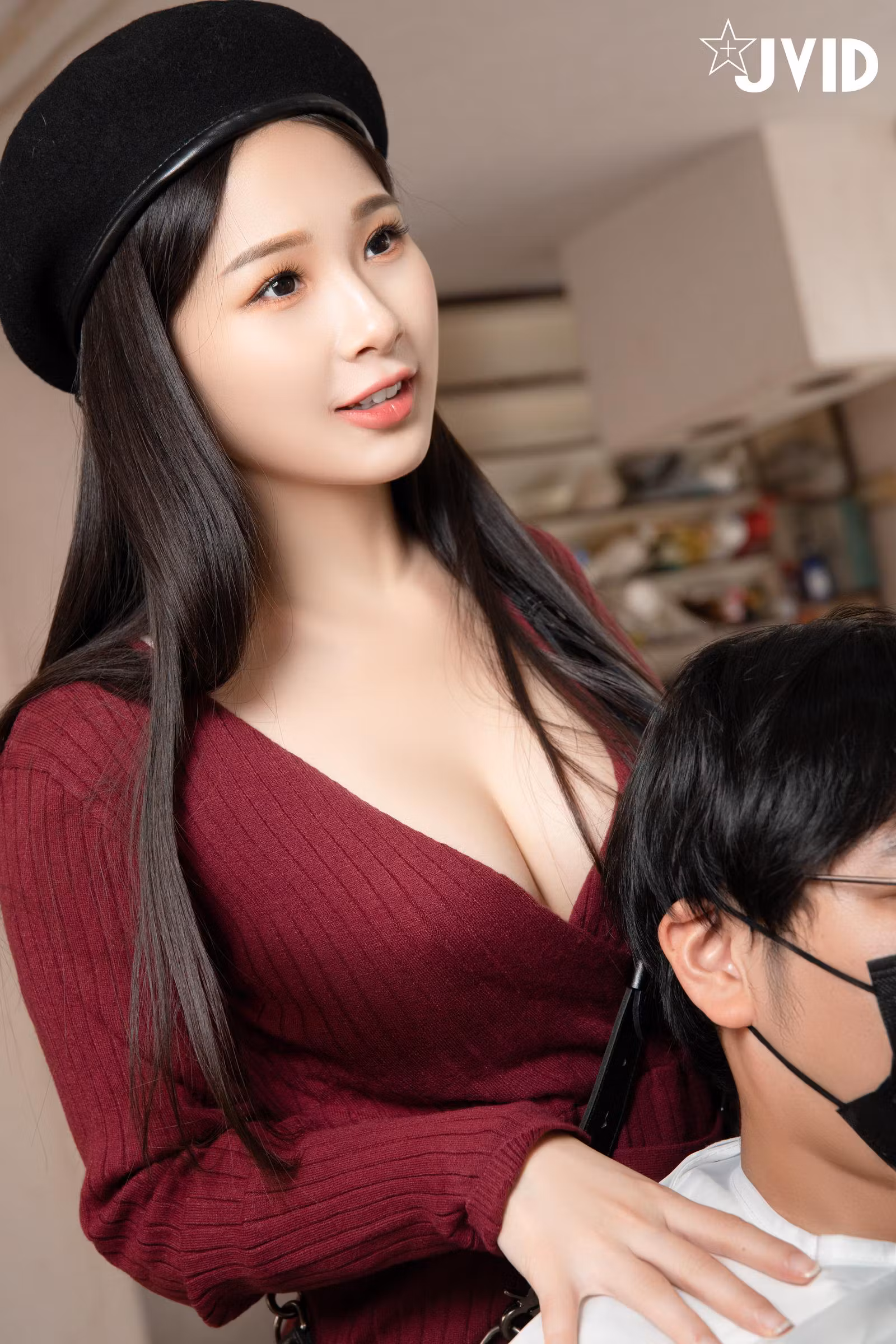 带有独特美发师反差魅惑的粉嫩鲍鱼嫰穴私房照